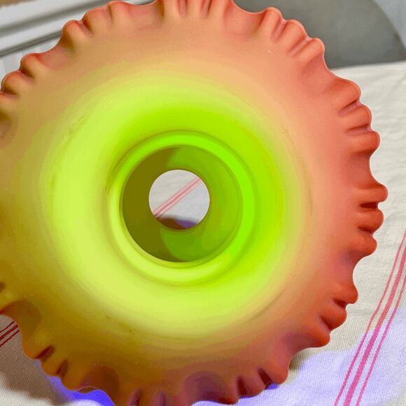 Vintage Fenton Glass Maple Leaf Burmese One Piece Fairy Lamp - Picture 7 of 9